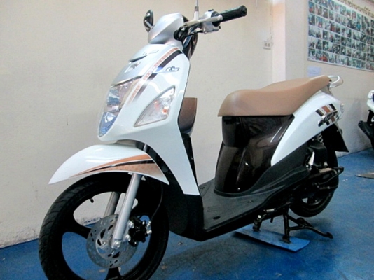 suzuki  let ตัวท็อปล้อแมกซ์ รุ่นใหม่ สีขาวนํ้าตาล รถเดือน มีนาคม ปี 58 ไมล์ 11xxx โล เครื่องยนต์หัวฉีดประหยัดน้ำมัน แถม 3 รายการ 24900