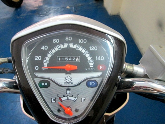 suzuki  let ตัวท็อปล้อแมกซ์ รุ่นใหม่ สีขาวนํ้าตาล รถเดือน มีนาคม ปี 58 ไมล์ 11xxx โล เครื่องยนต์หัวฉีดประหยัดน้ำมัน แถม 3 รายการ 24900