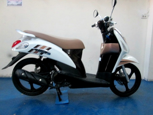 suzuki  let ตัวท็อปล้อแมกซ์ รุ่นใหม่ สีขาวนํ้าตาล รถเดือน มีนาคม ปี 58 ไมล์ 11xxx โล เครื่องยนต์หัวฉีดประหยัดน้ำมัน แถม 3 รายการ 24900