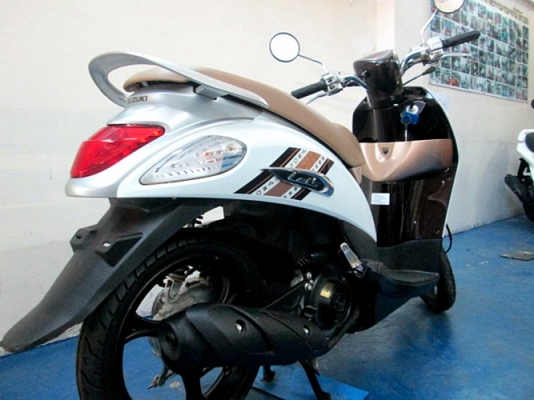 suzuki  let ตัวท็อปล้อแมกซ์ รุ่นใหม่ สีขาวนํ้าตาล รถเดือน มีนาคม ปี 58 ไมล์ 11xxx โล เครื่องยนต์หัวฉีดประหยัดน้ำมัน แถม 3 รายการ 24900