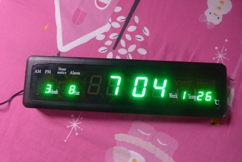 นาฬิกาปลุกดิจิตอล   สีน้ำเงิน  และ สีเขียว   อันละ  780 บาท.-