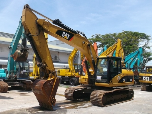 สนใจเครื่องจักรกลหนักนำเข้าจากต่างประเทศ สภาพดี ราคาไม่แพง ติดต่อผมได้เลยครับ 098-2492100 ภัทร