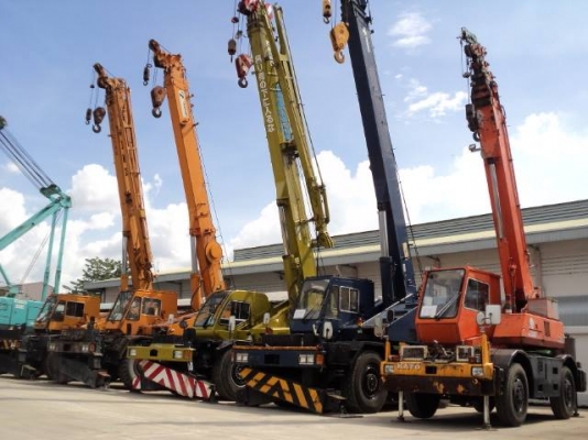 สนใจเครื่องจักรกลหนักนำเข้าจากต่างประเทศ สภาพดี ราคาไม่แพง ติดต่อผมได้เลยครับ 098-2492100 ภัทร