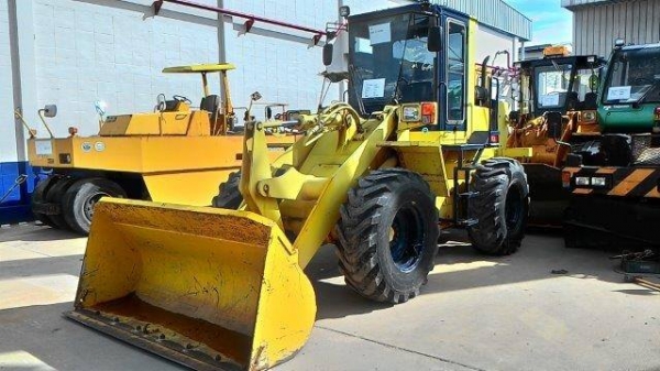 >>รถตัก KOMATRU WA100-1<<