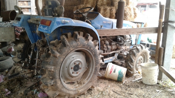 ขายตามสภาพรถไถแชมป์30แรงเครื่องไม่ติดมีโฟวิน