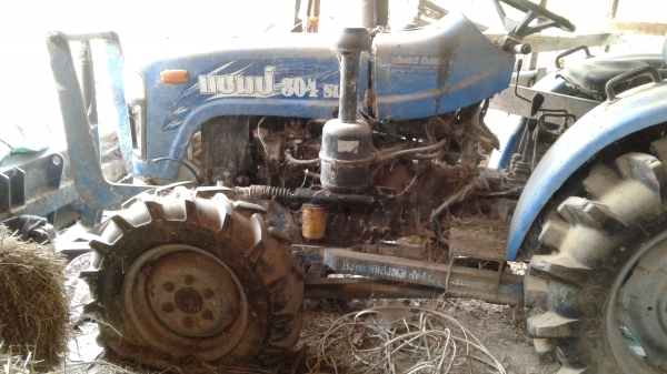 ขายตามสภาพรถไถแชมป์30แรงเครื่องไม่ติดมีโฟวิน