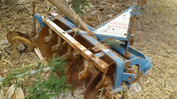 ขายตามสภาพรถไถแชมป์30แรงเครื่องไม่ติดมีโฟวิน