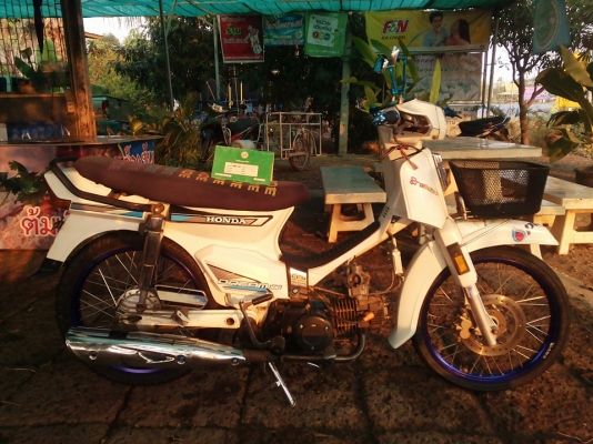 ขาย ดรีมคุรุเครื่องเวฟ110 มีเล่มทะเบียน+ใบซื้อขายจากทางร้าน รถพร้อมใช้งาน ค่าตัว 9500 บาท