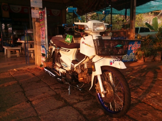 ขาย ดรีมคุรุเครื่องเวฟ110 มีเล่มทะเบียน+ใบซื้อขายจากทางร้าน รถพร้อมใช้งาน ค่าตัว 9500 บาท