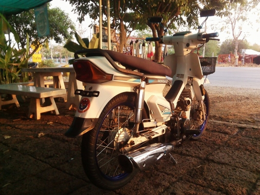 ขาย ดรีมคุรุเครื่องเวฟ110 มีเล่มทะเบียน+ใบซื้อขายจากทางร้าน รถพร้อมใช้งาน ค่าตัว 9500 บาท