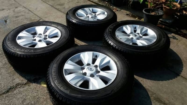 ล้อ toyota revo ขอบ 17 พร้อมยาง yokohama ชุดล่ะ 17500