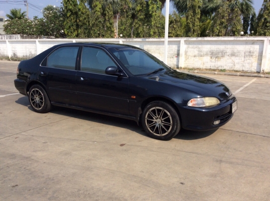 ขาย Honda civic 4ประตู ปี96 เครื่อง V-tec 1.6 D16A เกียร์ธรรมดา ติดแก๊สLPG เพาเวอร์ ไฟฟ้าทั้งคัน ภายในสวยเดิมๆเบาะกำมะหยี่เดิมๆไฟฟ้าใช้ได้หมด แอร์เย็นฉ่ำวิทยุCD ตัวถังเดิมๆห้องเครื่องเดิมๆสียังเงามีริ้วรอยบ้าง แม็ก15"ยางดี รถขับดีมาก พร้อมใช้ครับ ภาษ