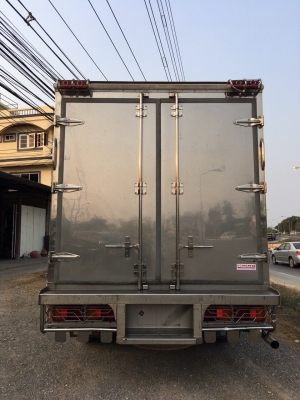 ขาย 6 ล้อ ฮีโน่ เมก้า 150 แรง QDR ปี 54  ยาว 4.2 ม. ตู้เย็น มีเครื่องทำความเย็น วิ่งน้อย  5x,xxx กม. สภาพดี ตู้สวยจัด พร้อมใช้  จัดแนนท์ได้ครับ สนใจติดต่อ 081-9420141  ,  081-5715326