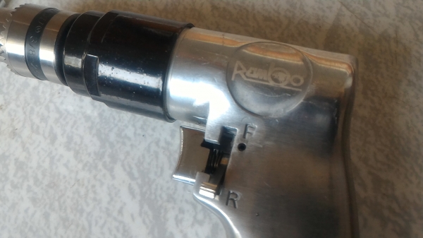 สว่านเจาะทำงานด้วยลม ยี่ห้อ RAMBO ปรับหมุน ซ็าย - ขวา ได้ สปีดความเร็ววสูง โครงสร้างแข็งแรง