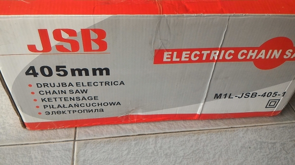 เลื่อยโซ่ใช้ไฟฟ้า ขนาด 16 นิ้ว ยี่ห้อ MAKITA เสียบไฟใช้ได้เลย เสียงเงียบไม่ดังเหมือนเครื่องยนต์ สะดวกใช้งานง่าย