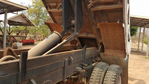 ขาย 6 ล้อดั้ม HINO KL340 เครื่อง EH100 150 แรงม้า คัสซีสวย เฟืองท้าย FUSO สโลว์อินเตอร์  พวงมาลัยพาวเวอร์ ทะเบียนพร้อมครับ