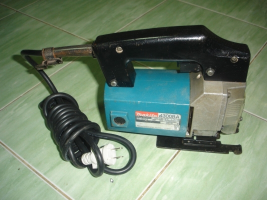 ขายเลื่อยจิ๊กซอร์ makita 4300 BA รุ่นยอดนิยม ทนทานมาก ตัวนี้ยังผลิต ญี่ปุ่นอยู่ครับ
