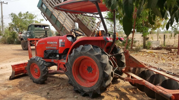 ขาย รถไถ KUBOTA L3608 เอกสารเล่มทะเบียนครบ อุปกรณ์มีผานดันหน้า และผาน 5
