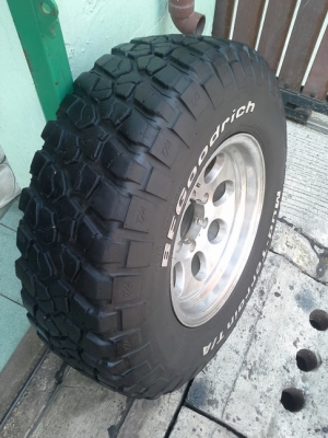 ล้อหยดนํ้า + BF KM2 ขนาด 265/75/16 ปี11 สวยๆ 1วง