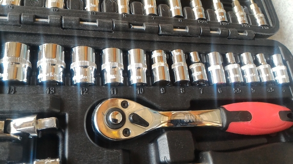 ชุดเครื่องมือครบชุด 53 ชิ้น พร้อมกระเป๋าแบบพกพา ยี่ห้อ EURO  King  TOOLS เครื่องต่างๆครบติดรถติดบ้านเมื่อมีเหตุจำเป็นต้องใช้