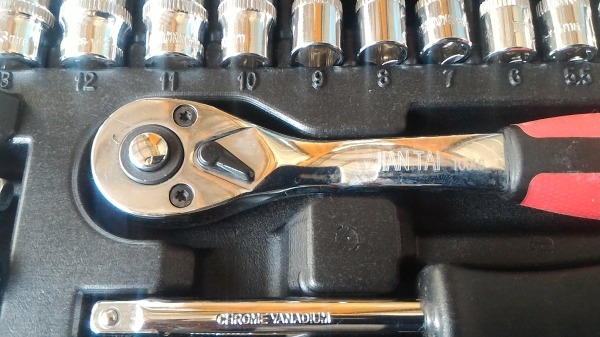 ชุดเครื่องมือครบชุด 53 ชิ้น พร้อมกระเป๋าแบบพกพา ยี่ห้อ EURO  King  TOOLS เครื่องต่างๆครบติดรถติดบ้านเมื่อมีเหตุจำเป็นต้องใช้