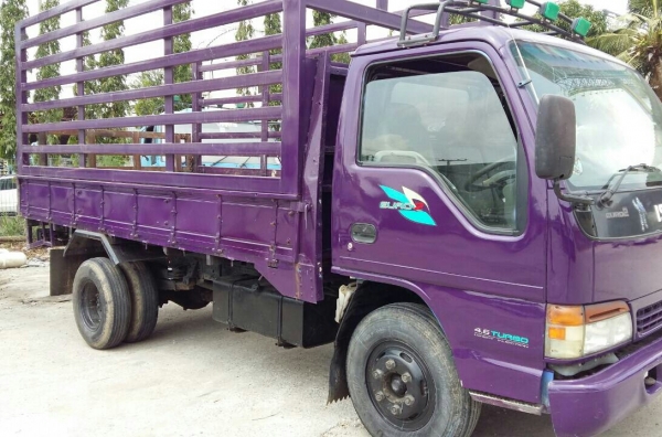 หกล้อ อีซูซุ NPR135ปี40 แอร์ พ.เวอร์ ช่วงล่างใหญ่ท้าย F กะบะยาว 4.5ม สภาพดีสวยบางเดิมพร้อมใช้ ทะเบียนพร้อมโอน