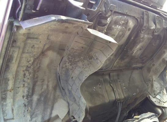 หกล้อ อีซูซุ NPR135ปี40 แอร์ พ.เวอร์ ช่วงล่างใหญ่ท้าย F กะบะยาว 4.5ม สภาพดีสวยบางเดิมพร้อมใช้ ทะเบียนพร้อมโอน