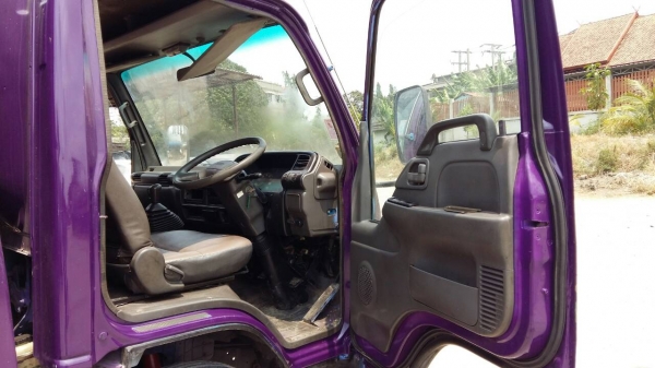 หกล้อ อีซูซุ NPR135ปี40 แอร์ พ.เวอร์ ช่วงล่างใหญ่ท้าย F กะบะยาว 4.5ม สภาพดีสวยบางเดิมพร้อมใช้ ทะเบียนพร้อมโอน