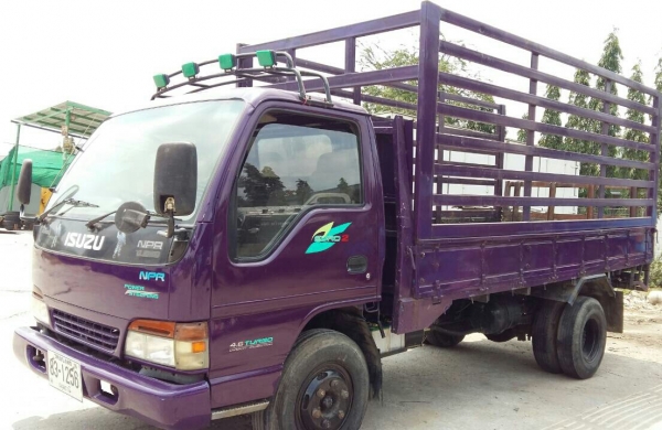 หกล้อ อีซูซุ NPR135ปี40 แอร์ พ.เวอร์ ช่วงล่างใหญ่ท้าย F กะบะยาว 4.5ม สภาพดีสวยบางเดิมพร้อมใช้ ทะเบียนพร้อมโอน