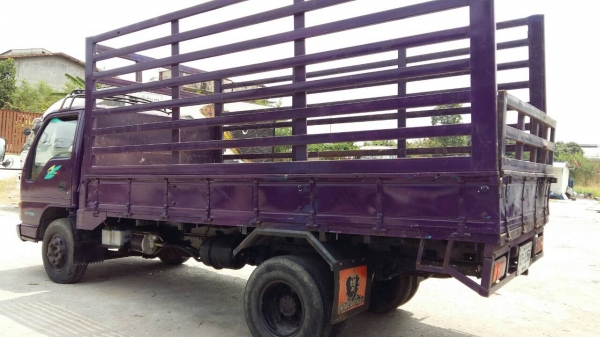 หกล้อ อีซูซุ NPR135ปี40 แอร์ พ.เวอร์ ช่วงล่างใหญ่ท้าย F กะบะยาว 4.5ม สภาพดีสวยบางเดิมพร้อมใช้ ทะเบียนพร้อมโอน
