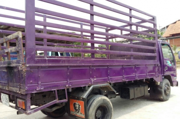 หกล้อ อีซูซุ NPR135ปี40 แอร์ พ.เวอร์ ช่วงล่างใหญ่ท้าย F กะบะยาว 4.5ม สภาพดีสวยบางเดิมพร้อมใช้ ทะเบียนพร้อมโอน