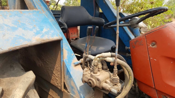 ขาย รถไถ KUBOTA M7500 ติดคีบกลกิจขาคู่ พร้อมอุปกรณ์มีผานดันหน้า และผาน 5 เอกสารใบซื้อขายครับ