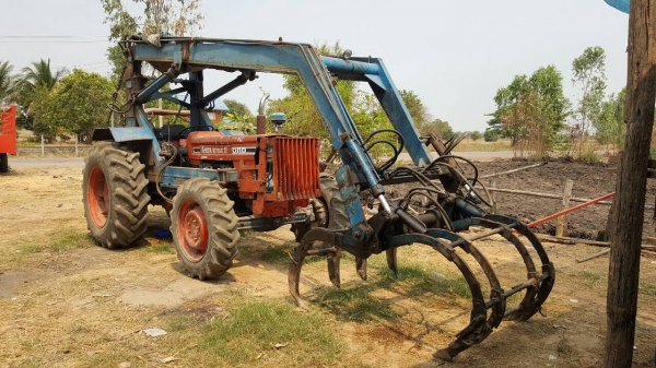 ขาย รถไถ KUBOTA M7500 ติดคีบกลกิจขาคู่ พร้อมอุปกรณ์มีผานดันหน้า และผาน 5 เอกสารใบซื้อขายครับ