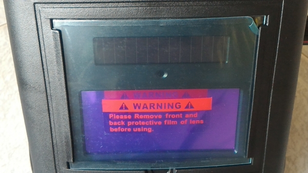หน้ากากกรองแสงเชื่อมแบบอัตโนมัติปรับความไวของการปรับแสงได้ ใช้พลังงานจากแผงโซล่าด้านบนไม่ต้องใช้ถ่าน