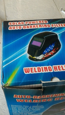 หน้ากากกรองแสงเชื่อมแบบอัตโนมัติปรับความไวของการปรับแสงได้ ใช้พลังงานจากแผงโซล่าด้านบนไม่ต้องใช้ถ่าน