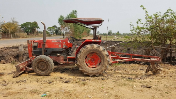 ขาย รถไถ KUBOTA L4508 เอกสารเล่มทะเบียนครบ อุปกรณ์มีผานดันหน้า และผาน 4