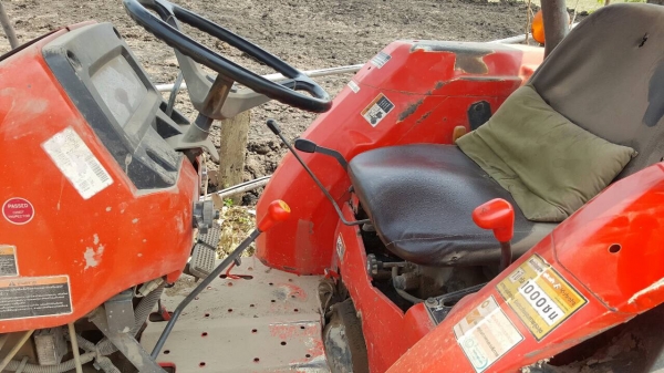 ขาย รถไถ KUBOTA L4508 เอกสารเล่มทะเบียนครบ อุปกรณ์มีผานดันหน้า และผาน 4