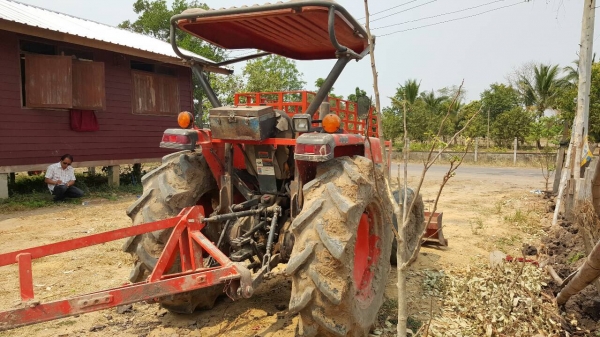 ขาย รถไถ KUBOTA L4508 เอกสารเล่มทะเบียนครบ อุปกรณ์มีผานดันหน้า และผาน 4