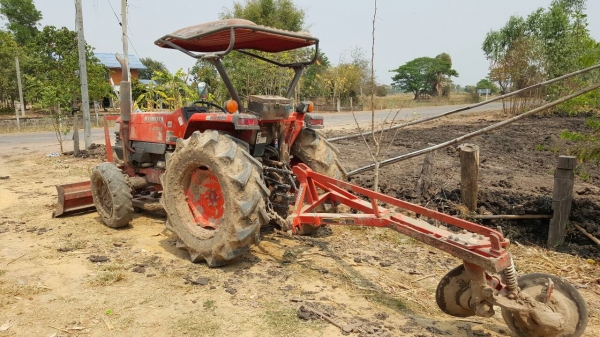 ขาย รถไถ KUBOTA L4508 เอกสารเล่มทะเบียนครบ อุปกรณ์มีผานดันหน้า และผาน 4