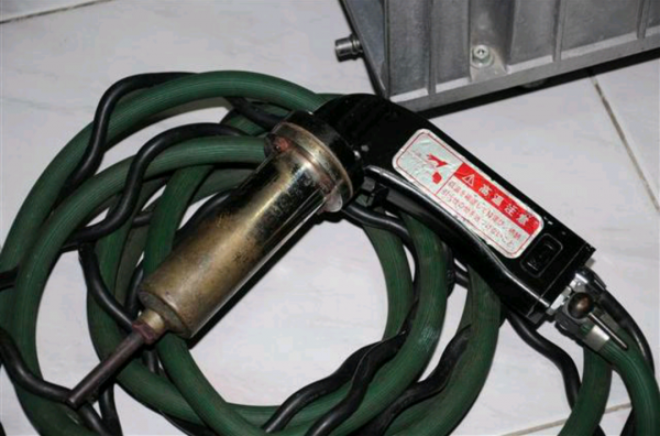 ขายเครื่องเชื่อมพลาสติก - เป่าลมร้อน พร้อมลวดเชื่อมพลาสติก ขายเครื่องเชื่อมพลาสติก - เป่าลมร้อน พร้อมลวดเชื่อมพลาสติก