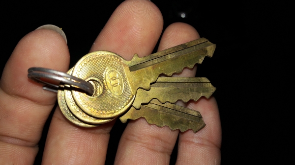 ขายกลอนตึกตราสามห่วงใหม่เก่าเก็บTRI-CIRCLE CYLINDER NIGHT LATCH ART.NO.939 ขายกลอนตึกตราสามห่วงใหม่เก่าเก็บTRI-CIRCLE CYLINDER NIGHT LATCH ART.NO.939