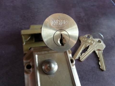 ขายกลอนตึกตราสามห่วงใหม่เก่าเก็บTRI-CIRCLE CYLINDER NIGHT LATCH ART.NO.939 ขายกลอนตึกตราสามห่วงใหม่เก่าเก็บTRI-CIRCLE CYLINDER NIGHT LATCH ART.NO.939