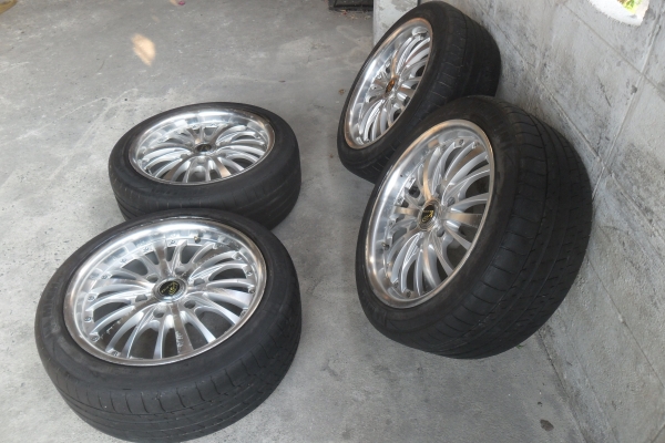 ล้อแม็ก17นิ้ว6รู พร้อมยาง สวยๆ 4 ล้อ ราคา 7900 บาท