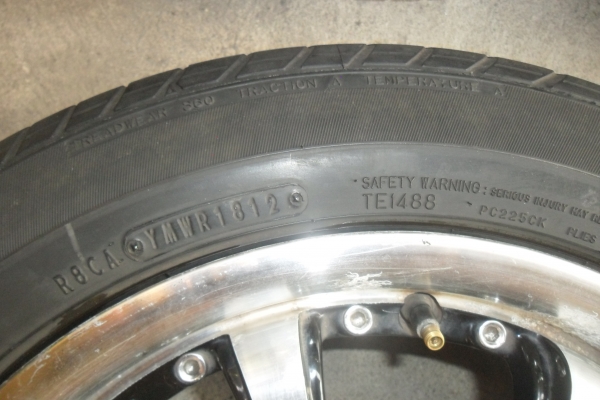 ล้อแม็ก15นิ้ว4รุ100 พร้อมยาง สวยๆ 4 ล้อ ราคา 6500 บาท