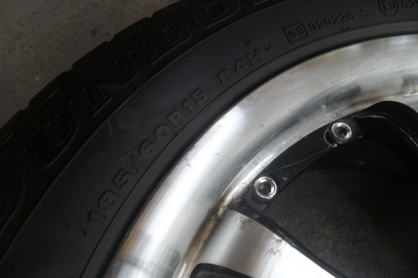 ล้อแม็ก15นิ้ว4รุ100 พร้อมยาง สวยๆ 4 ล้อ ราคา 6500 บาท