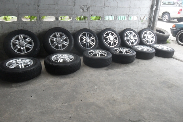 ล้อแม็ก16นิ้ว6รู อีซูสุ พร้อมยาง สวยๆ ชุดละ 6400 บาท