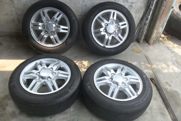 ล้อแม็ก16นิ้ว6รู อีซูสุ พร้อมยาง สวยๆ ชุดละ 6400 บาท