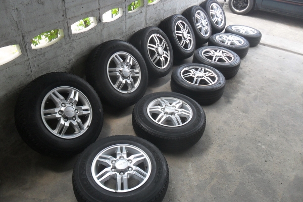 ล้อแม็ก16นิ้ว6รู อีซูสุ พร้อมยาง สวยๆ ชุดละ 6400 บาท