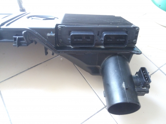 กล่อง ECU พร้อม กรอบพลาสติก มาสด้า 3 ปี 2012 (โฉมก่อนสกายแอ็คทีฟ)