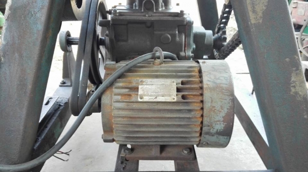 **** Sold **** เครื่องดัดท่อไอเสีย 4"นิ้ว ไฟ 380V. ตัวใหญ่โครงสร้างหนา เฟืองยังเต็มกลไกยังดี สีเดิมๆพร้อมใช้งาน.